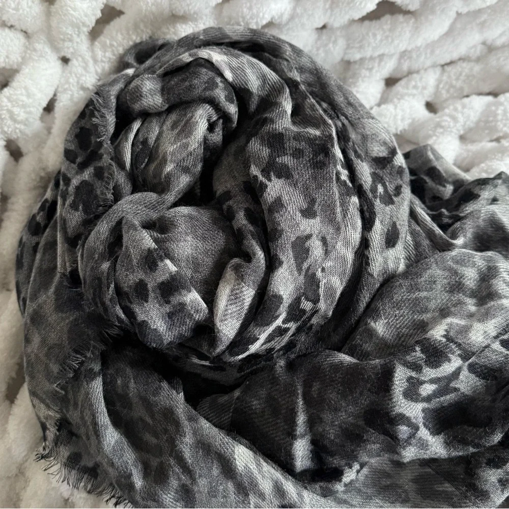 DOLMA NWT Wool Silk Blend Leopard Print Convertible Scarf Shawl • Gray Fringe